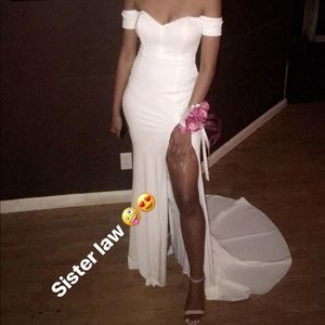 I’m selling a prom/homecoming dress .